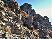 56 In decisa salita tra roccioni per lo Zuc di Pralongone (1503 m)